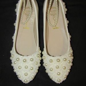 CHUBU Shoe Ivory Patent Leather Pearl Ankle Straps